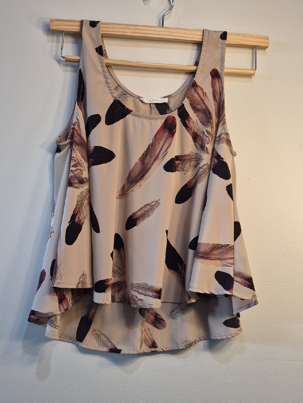 Lush Beige Feather Print Flowy Tank